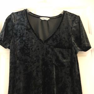 LAST CHANCE Black VELVET pocket V-neck long tee short sleeve